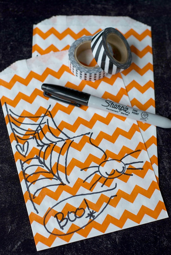 Try my sweet spider Halloween boo bag to spread some festive fun this Halloween. My easy chevron treat bag, a sharpie and a couple of pieces of washi tape make this Boo Bag easy and adorable. Fill your Boo Bags with just the right mix of chocolate and gummy candy to delight! #halloween #boobag #candy #diy #treats #celebrate