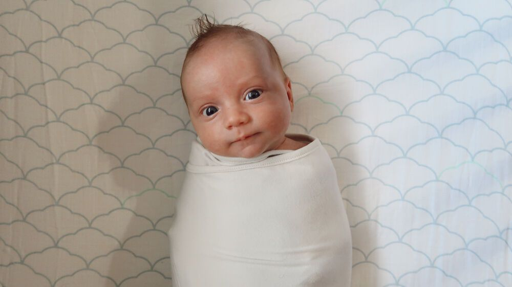 when-to-stop-swaddling-your-baby-6-signs-to-watch-for