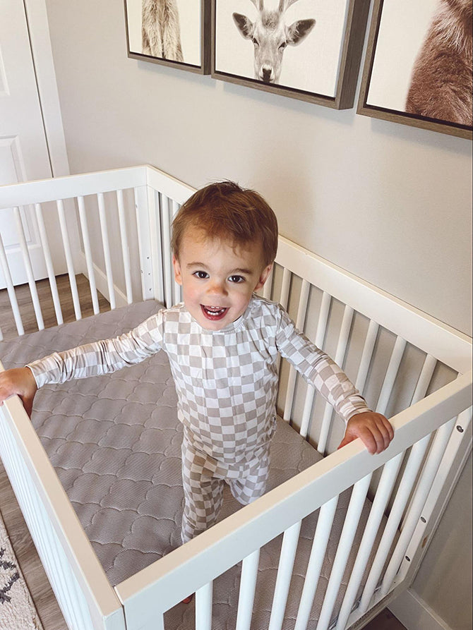 Kid standing in a crib