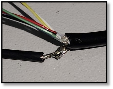 Example of the soldering of the cable shielding with another wire