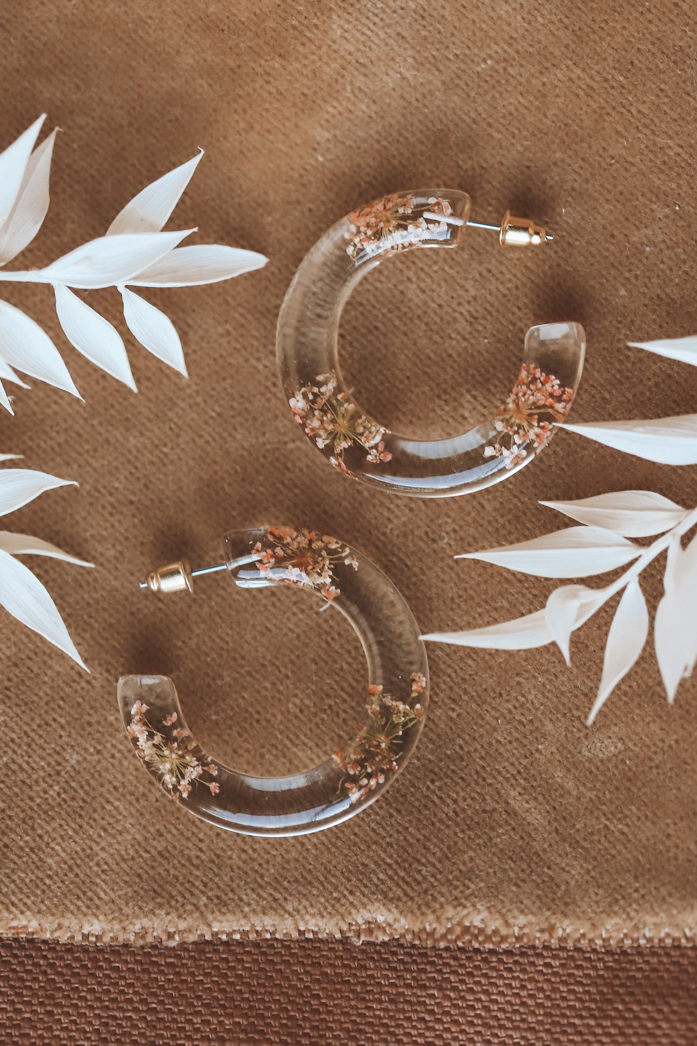 DRIED FLOWER ACRYLIC HOOPS