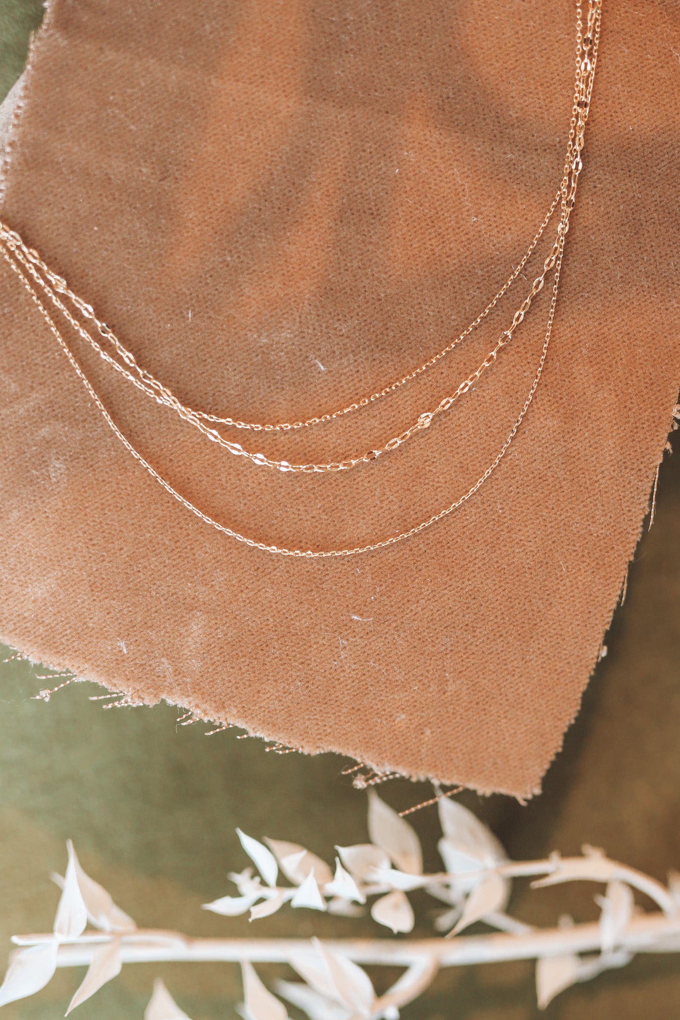 DAINTY LAYERED CHAINS NECKLACE