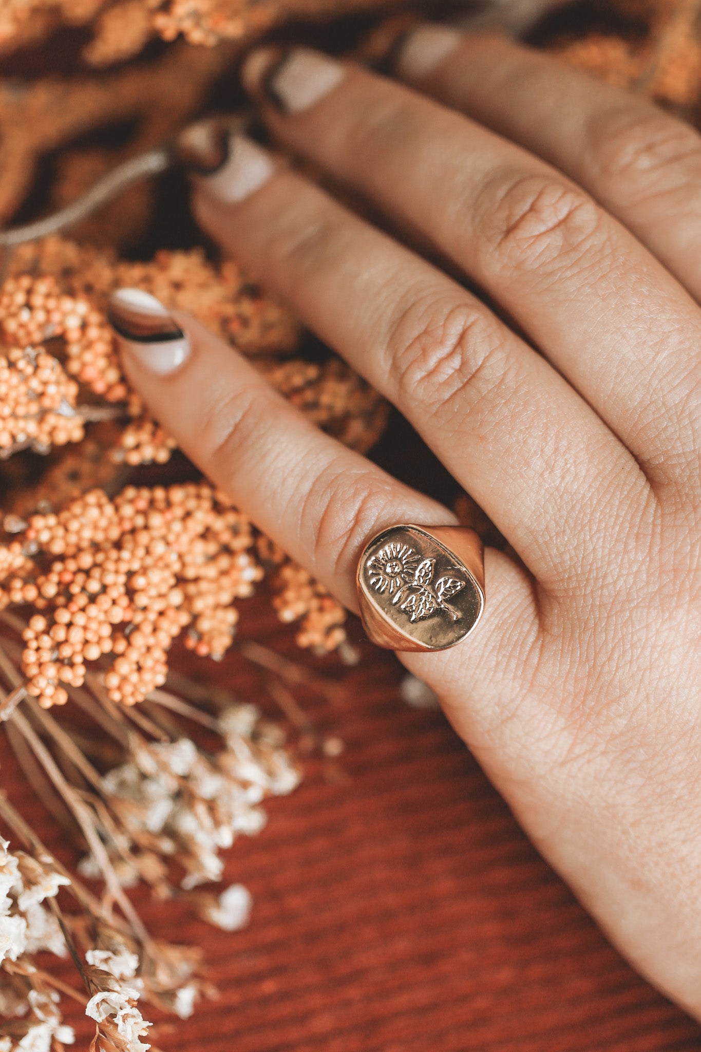 FLOWER ENGRAVED RING