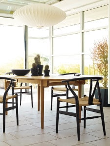 Wishbone chairs by Hans Wegner around the table. Source: hivemodern.com