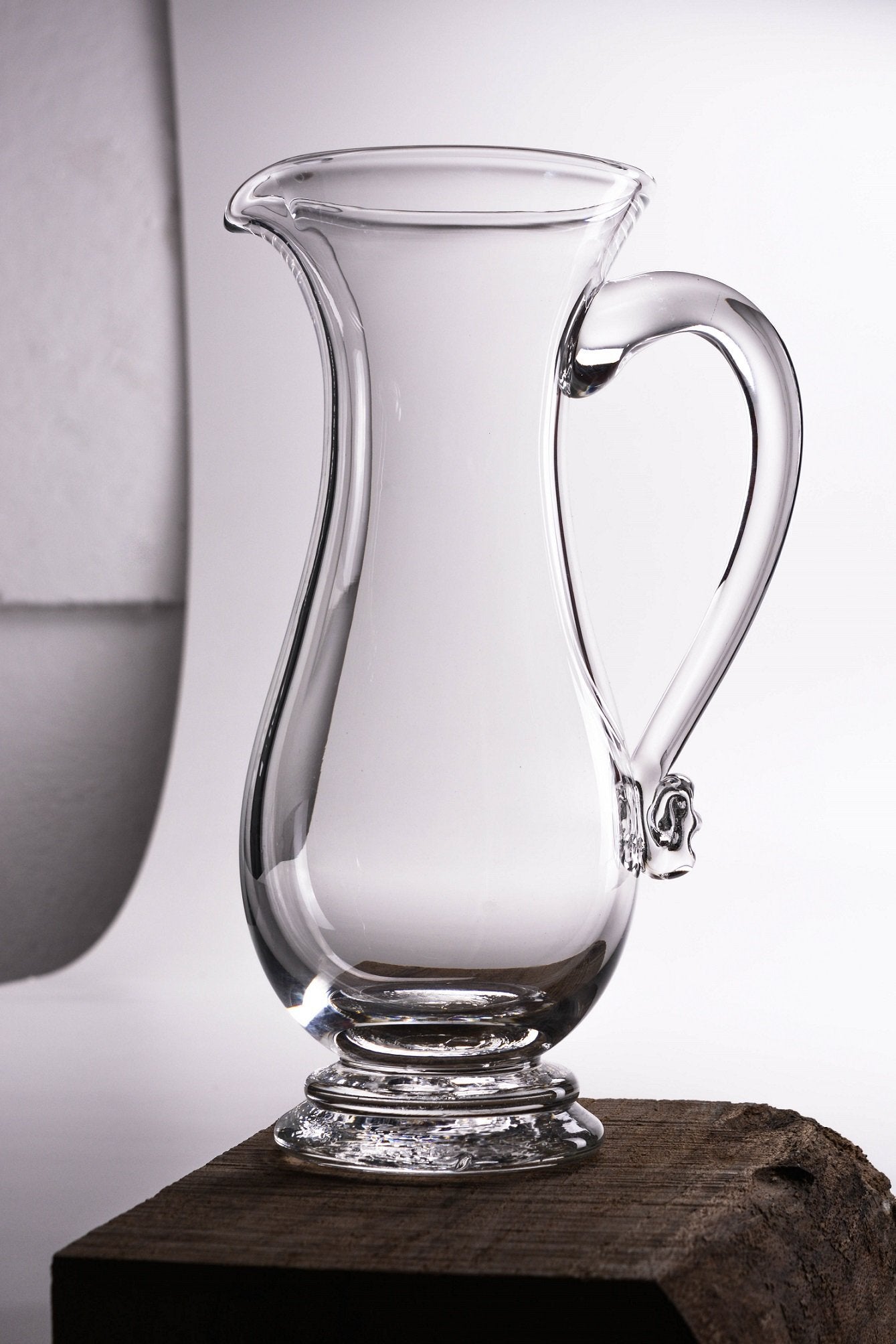 https://cdn.shopify.com/s/files/1/0792/5687/products/clear-large-traditional-jug-550485.jpg?v=1631115343