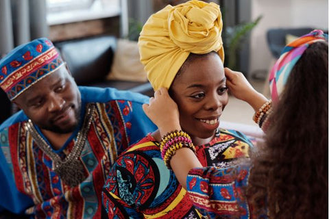 femme avec foulard africain