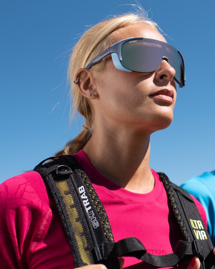 Occhiale da donna per alpinismo modello STUBAIER PLUS lente specchiata e protezione laterale dalla luce