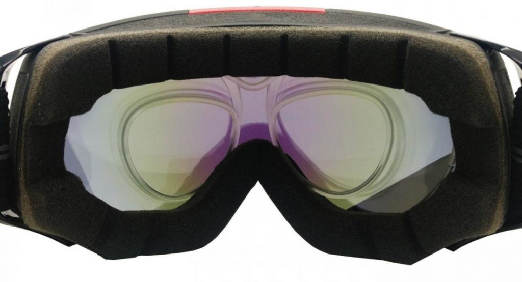 clip ottico per lenti gradutate inserito in maschera da sci vista