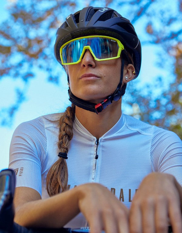Occhiale da donna per ciclismo su strada a mascherina lente fotocromatica specchiata colore giallo fluo