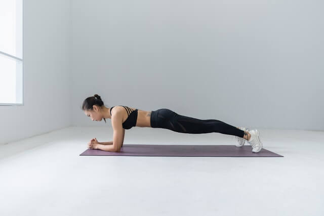 Planks oder Unterarmstützt für den Muskelaufbau