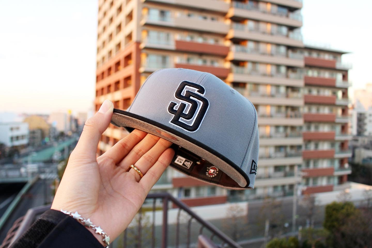 New Era “Amazingstore Ex Grey-Black”