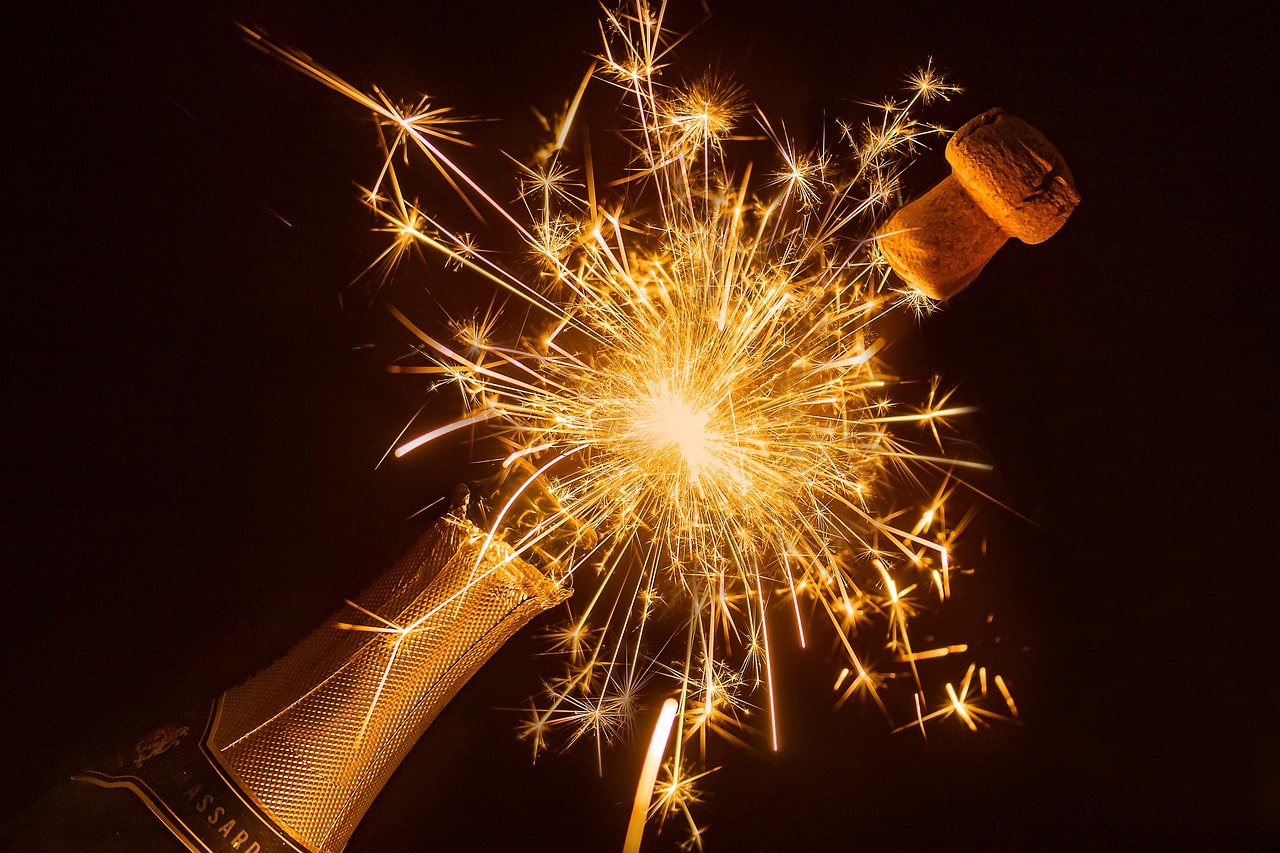 How To Use Sparklers At Your Club – HYPEMAKERZ