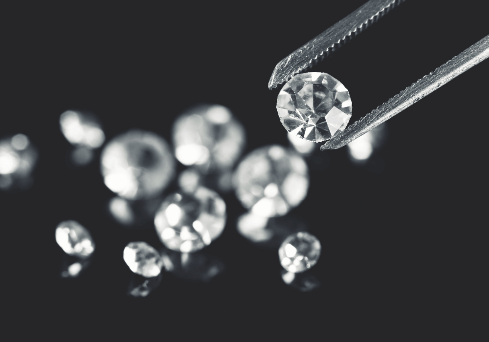 Hot Topic: Lab vs Natural Blog diamonds
