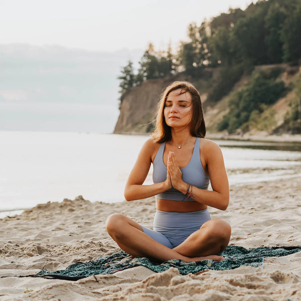 Ashwagandha, Ayurvedische Winterkirsche, Frau bei Meditation