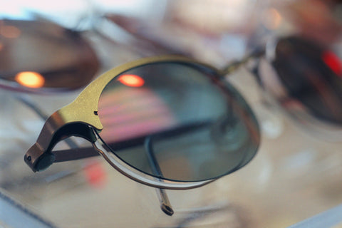 closeup na lente polarizada do óculos