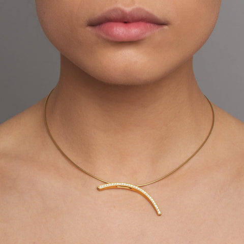 Curved necklace by Angela Huebel at designyard contemporary jewellery gallery dublin Irelandduboni ire