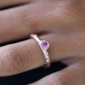 18k rosegold pink sapphire ring by Kate Smith at Desigyard contemporary jewellery gallery dublin ireland