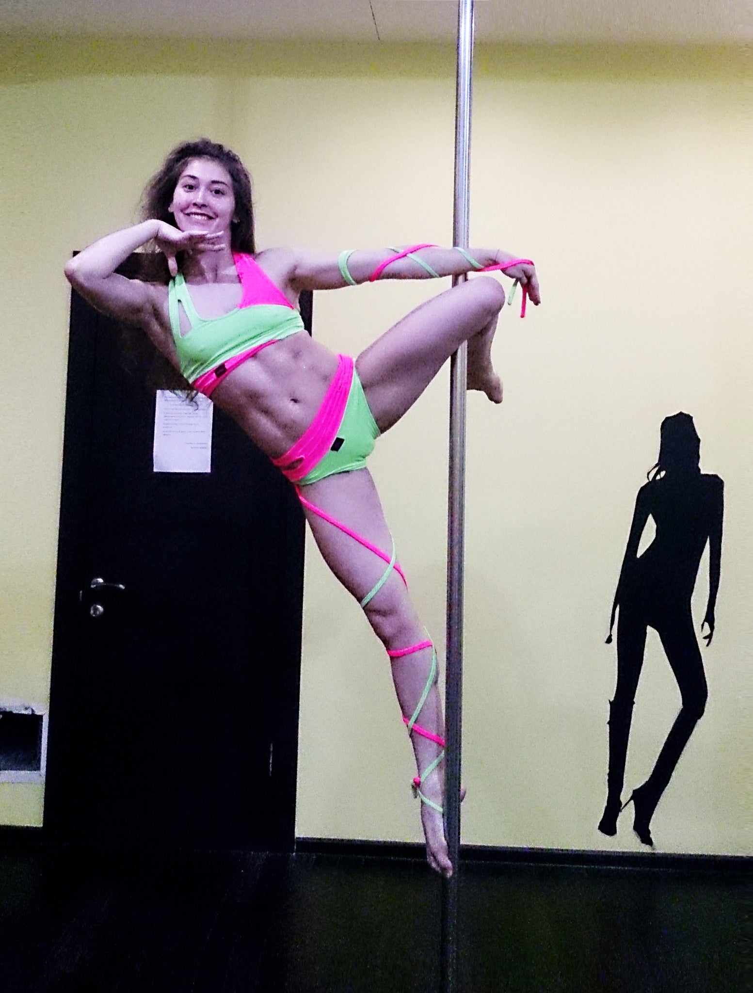 Beginners guide on how to pole dance at home