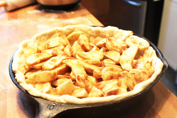 tarte à la poêle en fonte aux miettes de pommes