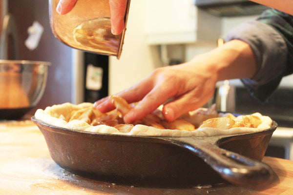 tarte à la poêle en fonte aux miettes de pommes