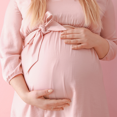 Pregnant-woman-with-hands-on-bump