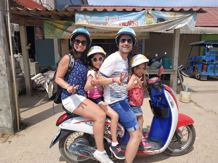 location de scooter en thailande en famille