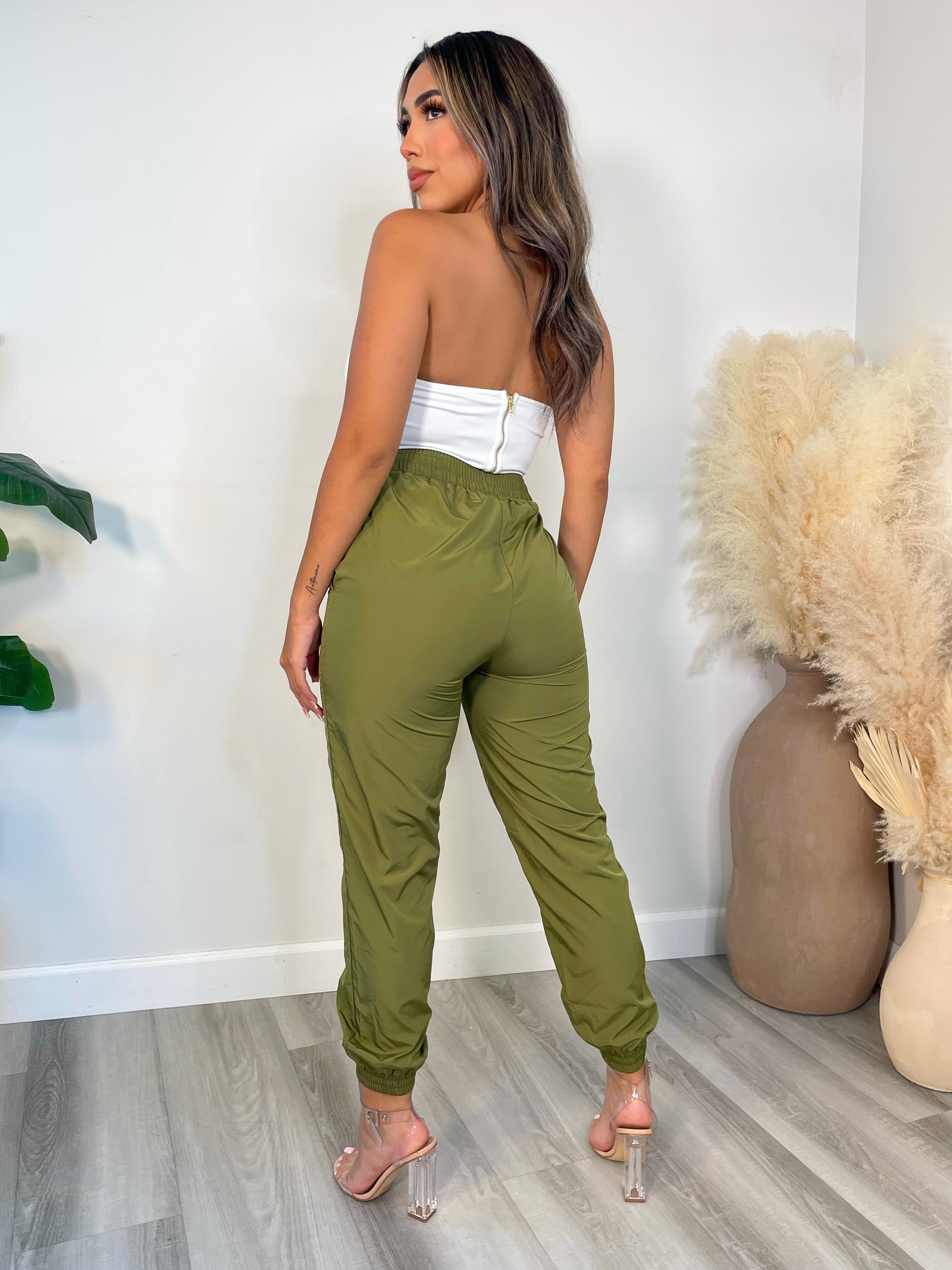 DL1961 Laura High Rise Jogger Pants in Larimore