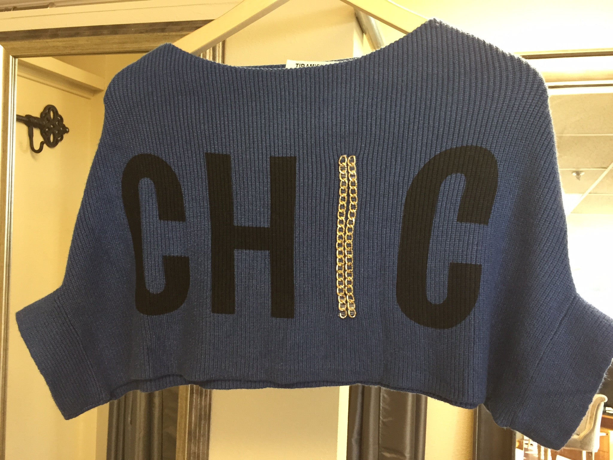 Chic, Blue short Top - natural italian skincare www.MilanoCoronado.com