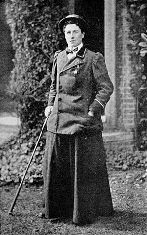 Miss Isette Pearson, founder of the LGU and developer of universal handicap system wearing a  typical Edwardian fashion for golf