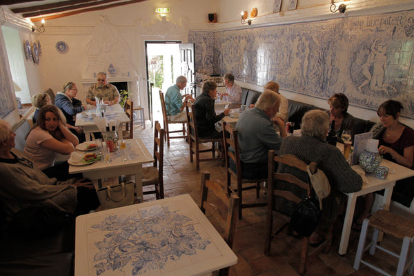 Bar Bacchus café interior