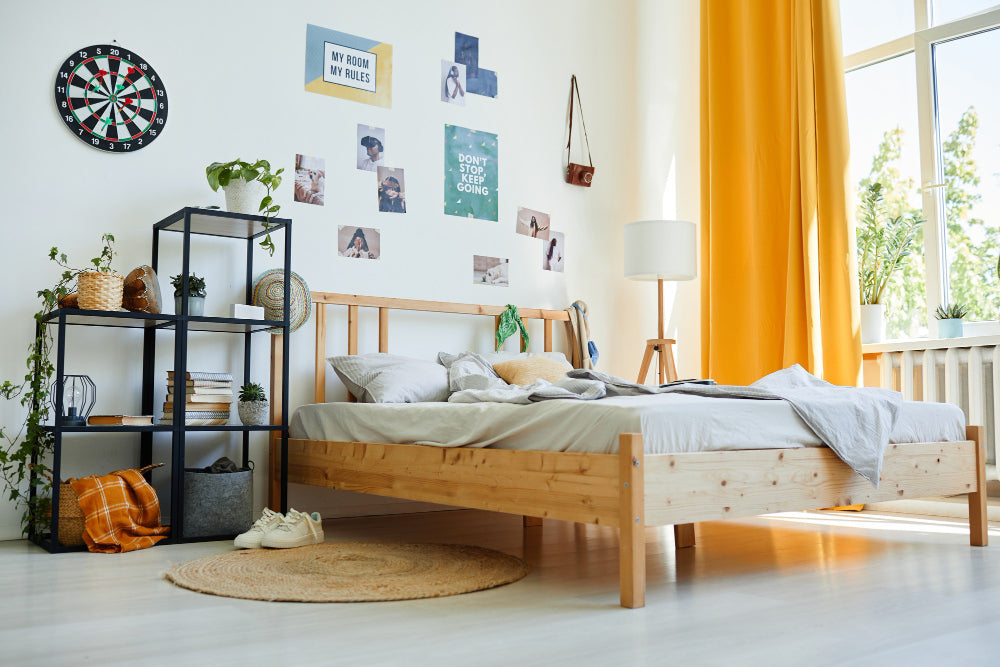 https://cdn.shopify.com/s/files/1/0796/2728/8879/files/teenager-schlafzimmer-persoenliche-note-moebeln-fotos-farbgestaltung.jpg?v=1705662684