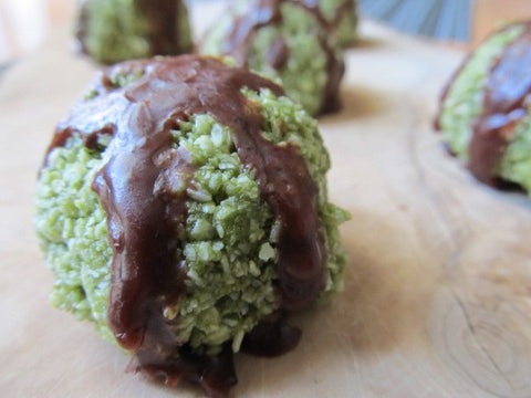 Raw Chocolate Matcha Macaroons.