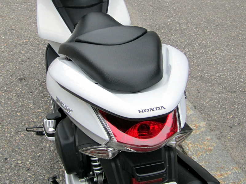 Honda PCX 125 z tyłu