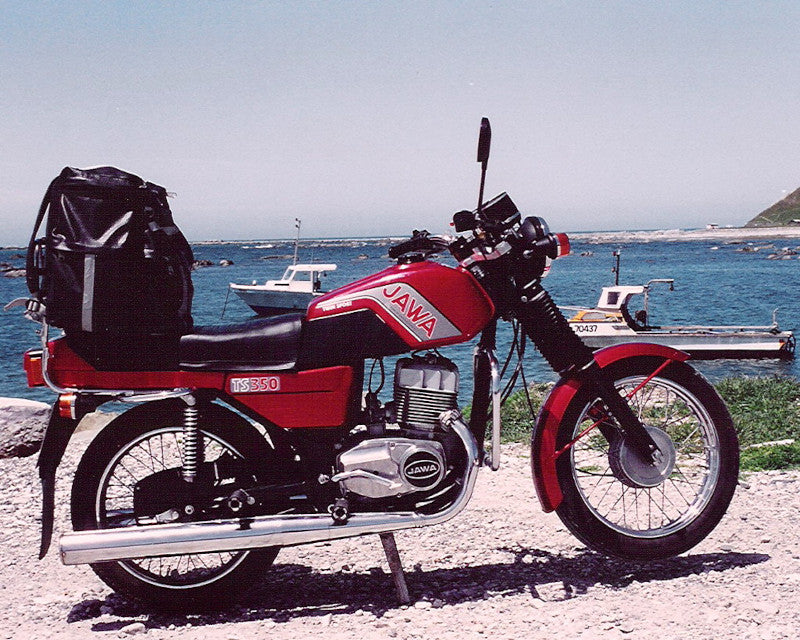 Czerwony motocykl Java TS 300
