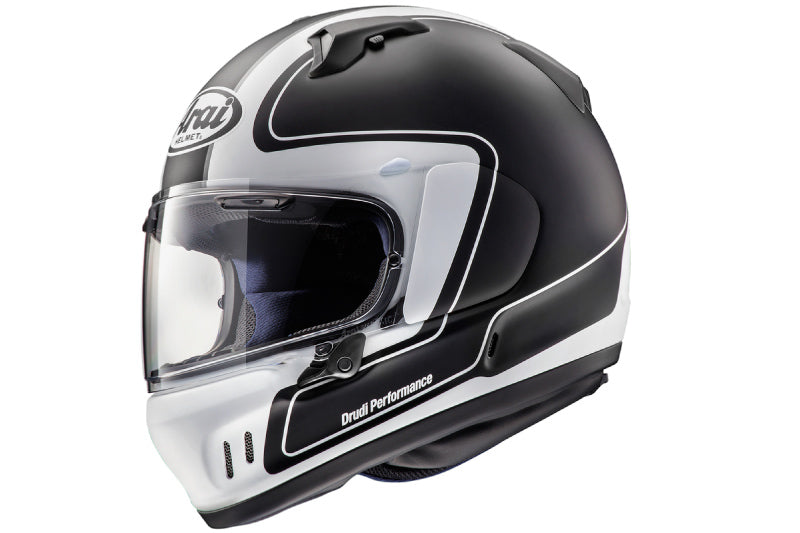 Kask Arai Renegade v na zdjęciu studyjnym