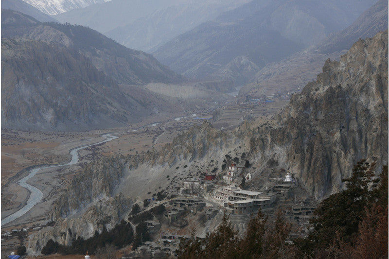 Bhraka. Nepal widok na miasto i góry