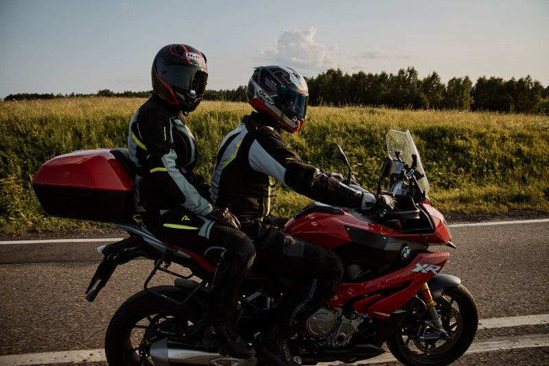 motocykliści zagubieni w drodze