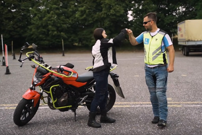 Kurs doszkalający technikę jazdy jako prezent dla motocyklisty