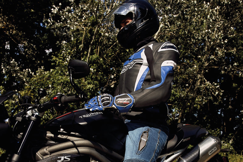 RST Tractech Evo 4 to sportowa kurtka motocyklowa przeznaczona do sportowo-miejskiej jazdy