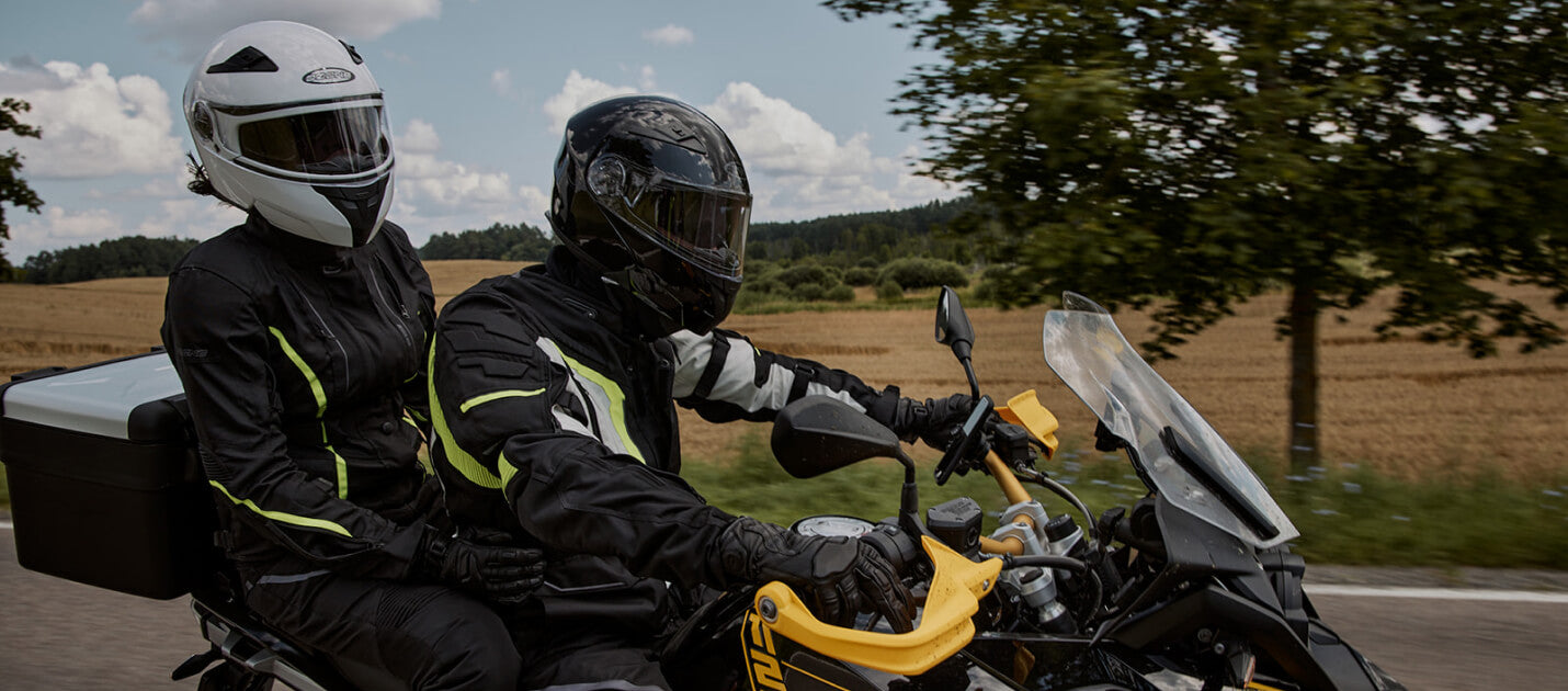 Poznaj zasady bezpieczeństwa pasażerów motocykli – dla kierowców i plecaków