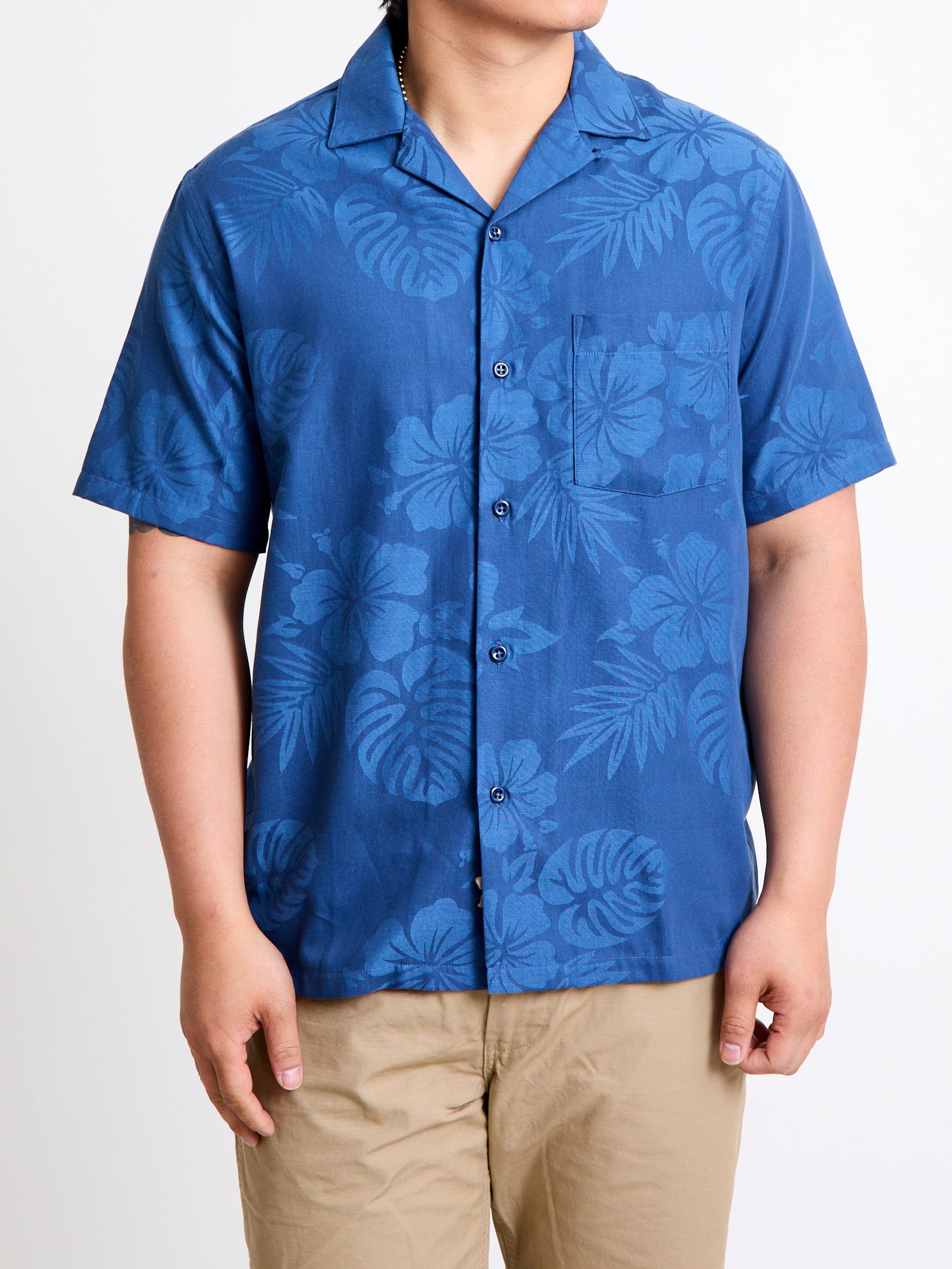 Island Jacquard Flowers Button-Up Shirt in Blue