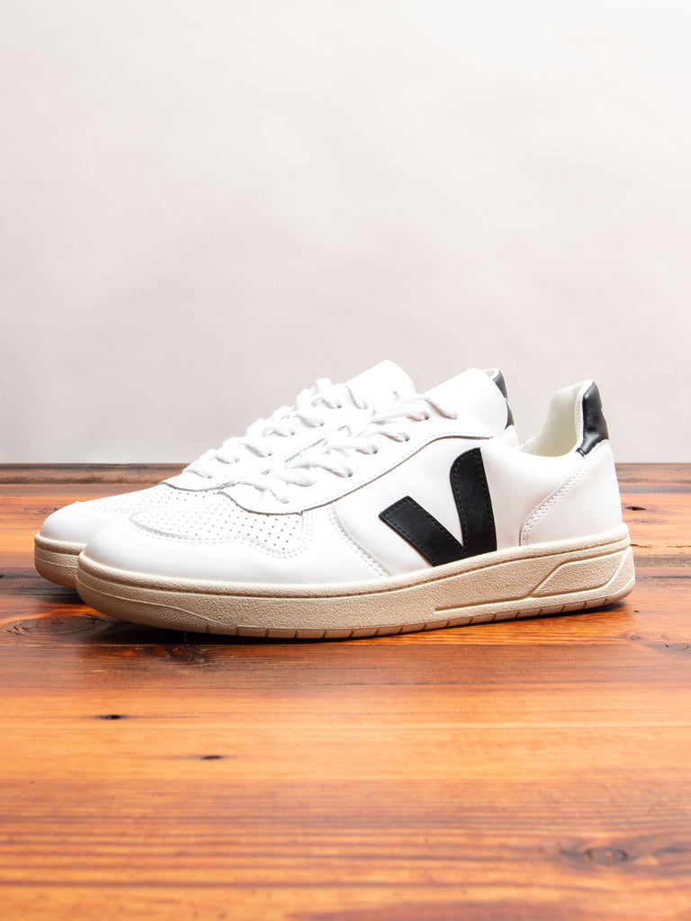 veja v10 extra white black