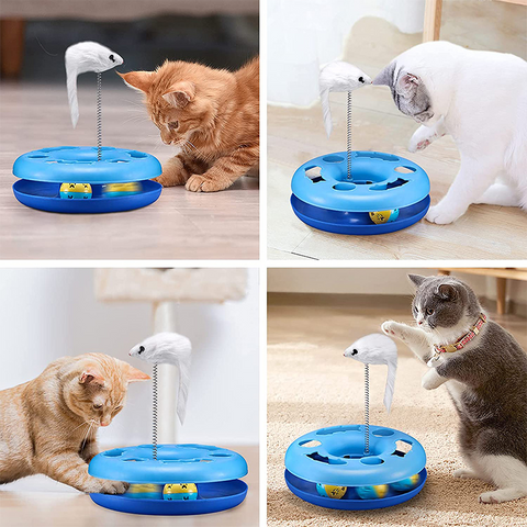 quatre photos qui montre quatre chats qui jouent avec un jouet interactif bleu