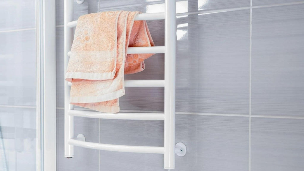 Horizontal towel rail