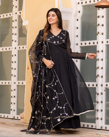 Elegant black Kalidaar suit set adorned with intricate Gota work