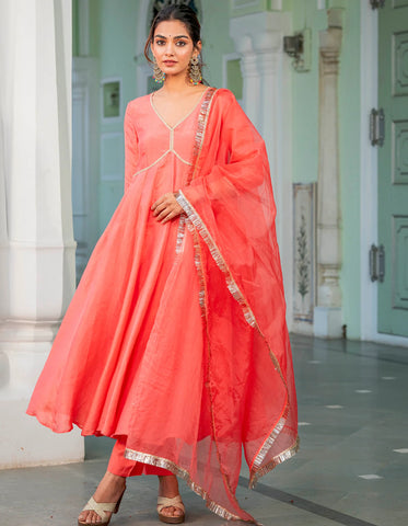 Trendy salmon Kalidaar tissue suit set for a fashionable and eye-catching statement