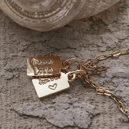 FETE-DES-MERES-BIJOU-COLLIER-PERSONNALISE-MAMA-LOVE.jpg__PID:a2a9e10b-0479-400a-8690-d1eb2a7547ae