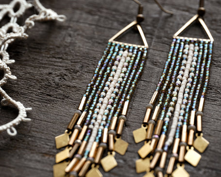 boucles-oreilles-perles-rocaille-miyuki-tissage-4-rangs-puce-carrée-boho-boheme-franges-bones-2.jpg__PID:7dc2c673-624d-4657-b825-e1df280f581f