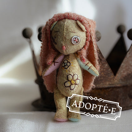 poupee-bjd-collection-fait-main-broderie-ours-teddy-bear-lapin-miniature-feltdoll-arttoy-feltart-feutre-laine-createur-pamalaka-poupee-OURSLAPIN-adopt.jpg__PID:982b6671-735d-45f5-b57c-f756352db33a