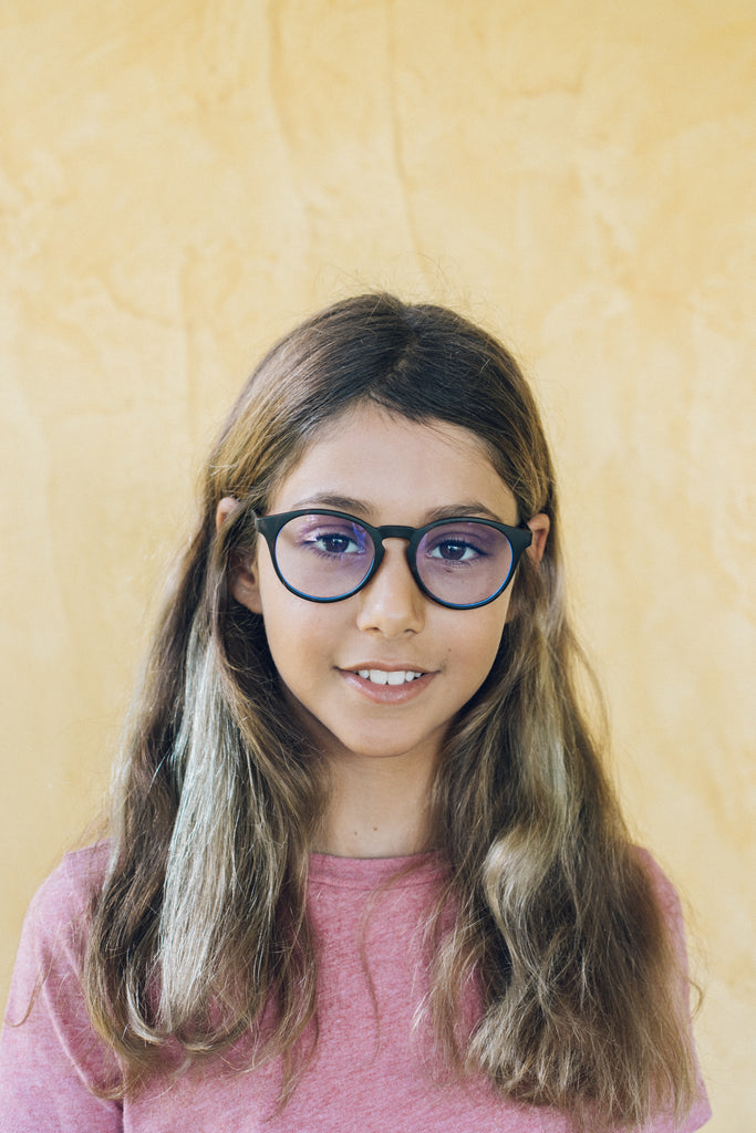 girl wearing dipsea blue light blocking glasses